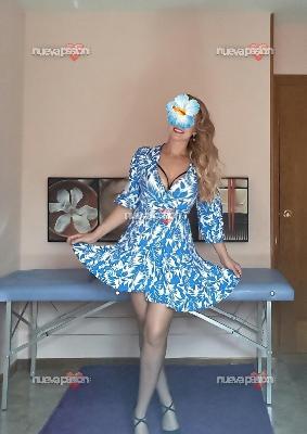 Una señorita bella atenta  y muy  simpática