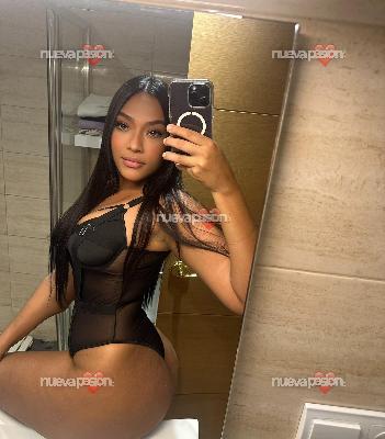Ámbar morena complaciente