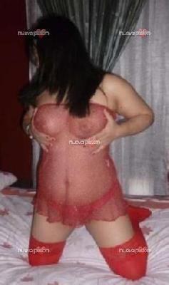 Estoy aquí para complacerte. Ven y pasa rico conmigo