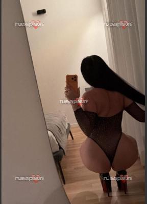 Fiestera Puerto Banús llena de placer