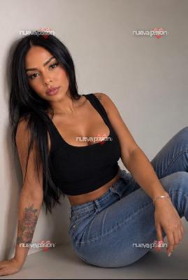JENNI, ELEGANTE y SENSUAL- JENNI, ELEGANT and SENSUAL