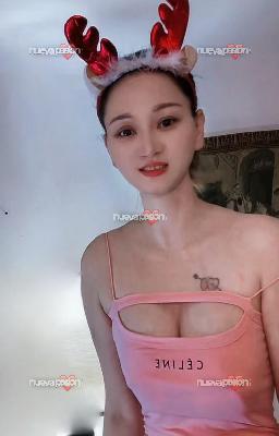 ⭐Chica asiática joven y guapa recién⭐Carolinas