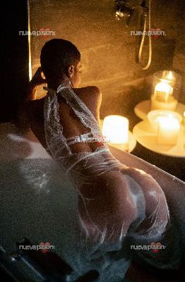 MARTINA BOMBA  BELLISIMA BRASILEÑA  QUIERO COMPARTIR UN MOMENTO UNICO ESTOY SANTS