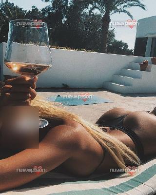 DULCE, TIERNITA y MUY ELEGANTE.