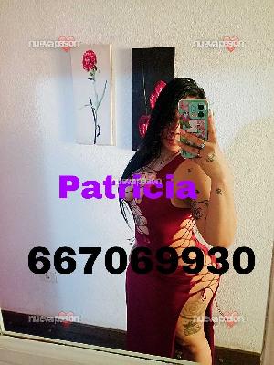 Fiestera de buen rollo amable y juguetona