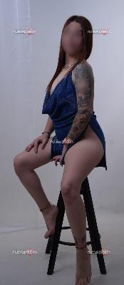 Hermosa jovencita colombiana lista para divertirse