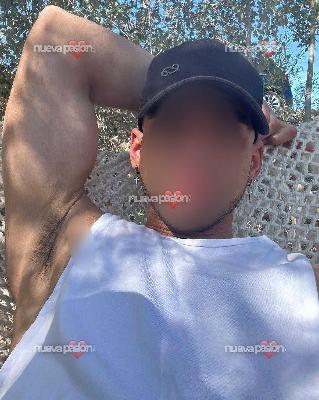 Chico activo y fiestero