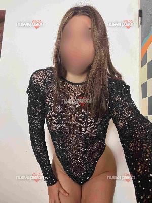 Jovencita de 20 años latina