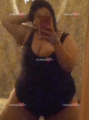 Sevillana de talla muy grande y grandes tetas