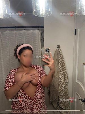 Una hermosa mujer francesa disponible para ti.