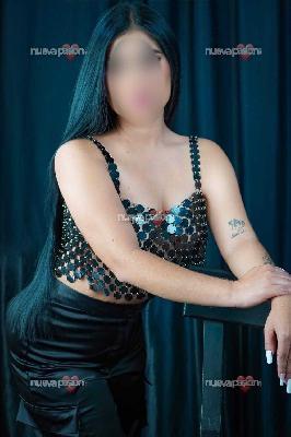 Latina implicada y fiestera